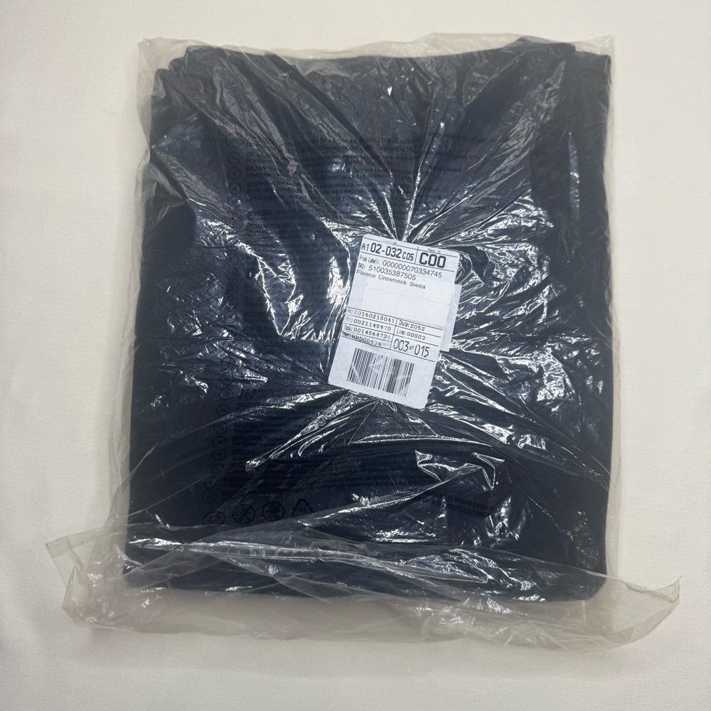 Polo by Ralph Lauren Black Crewneck Sweater with blue lining - Picture 9 of 9